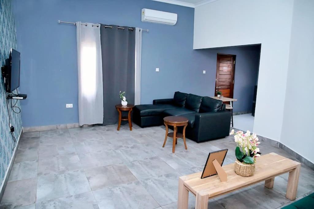 Petite'S Nest - Apartment 3 Аккра Экстерьер фото
